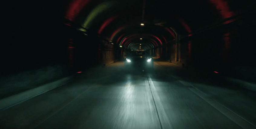 La Jaguar F-TYPE SVR hurle dans le tunnel de Park Avenue