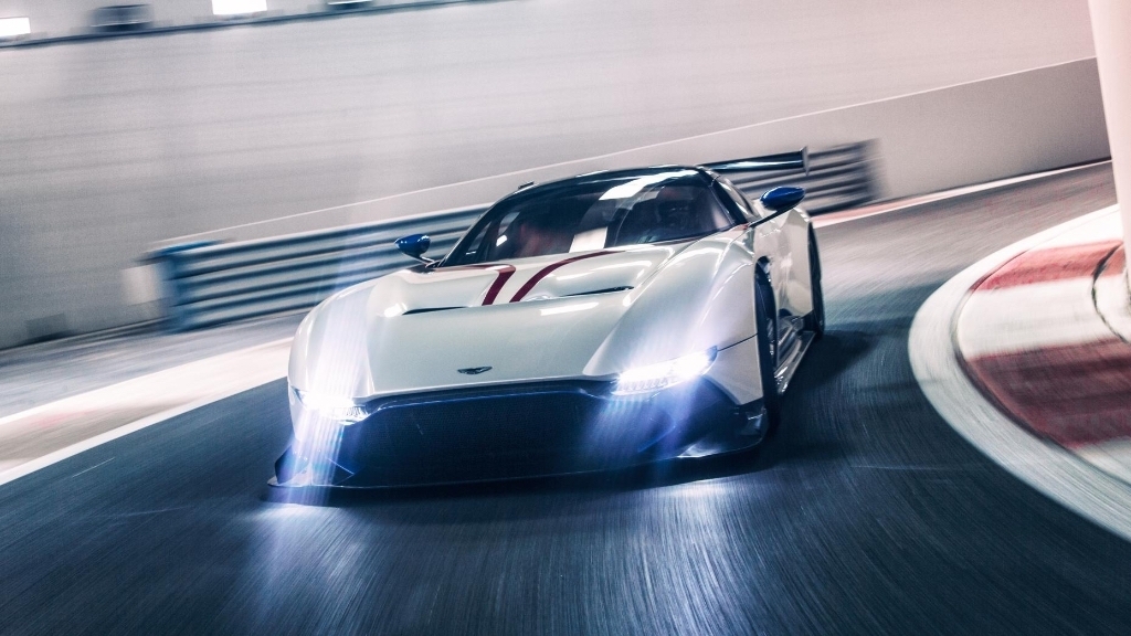 Top Gear teste l'Aston Martin Vulcan sur circuit