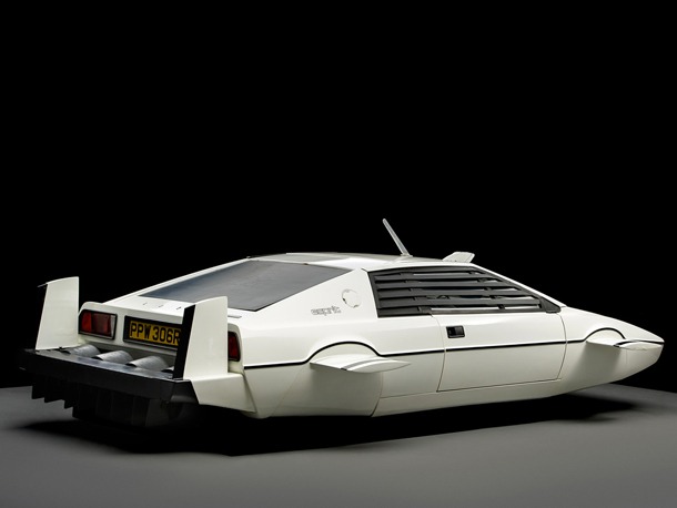 Lotus_Esprit_James_Bond_007_1