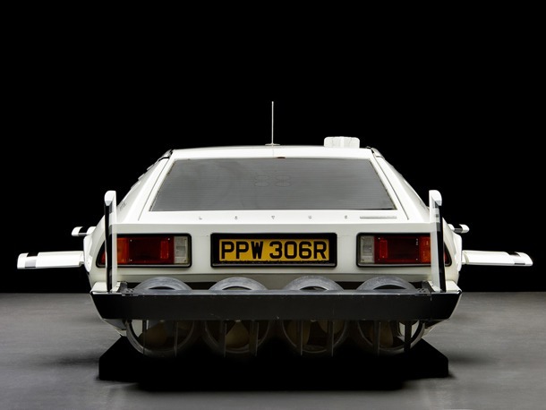 Lotus_Esprit_James_Bond_007_4