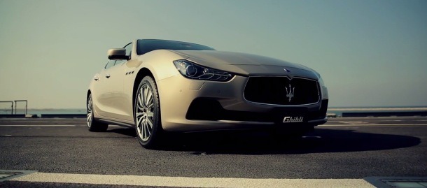 une-maserati-un-porte-avions-un-trident-0