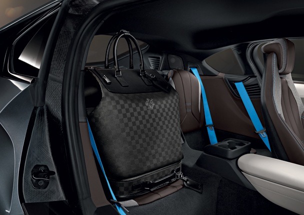 bagages-louis-vuitton-bmw-i8-ecurie-2