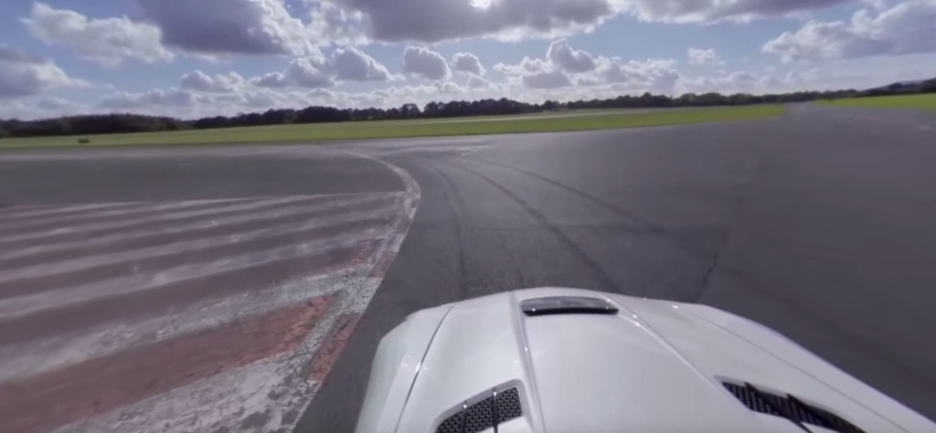 Un tour de circuit Top Gear avec le Stig en 360°