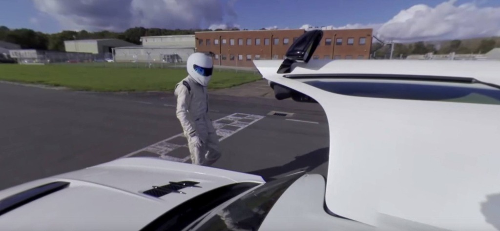 Un tour de circuit Top Gear avec le Stig en 360°