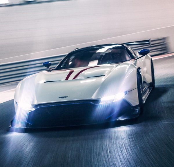 Top Gear teste l'Aston Martin Vulcan sur circuit