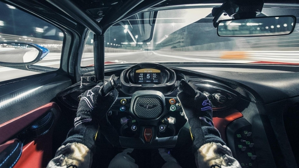 Top Gear teste l'Aston Martin Vulcan sur circuit