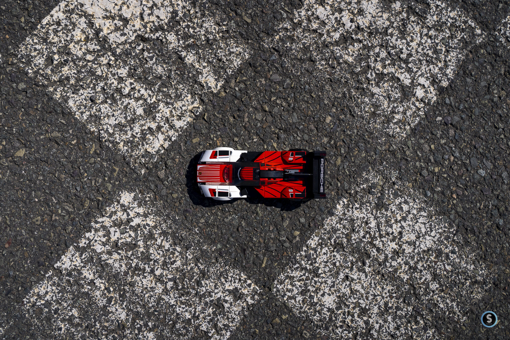 Porsche 963 Lego d?�j?� sur le circuit des 24h du Mans 2023