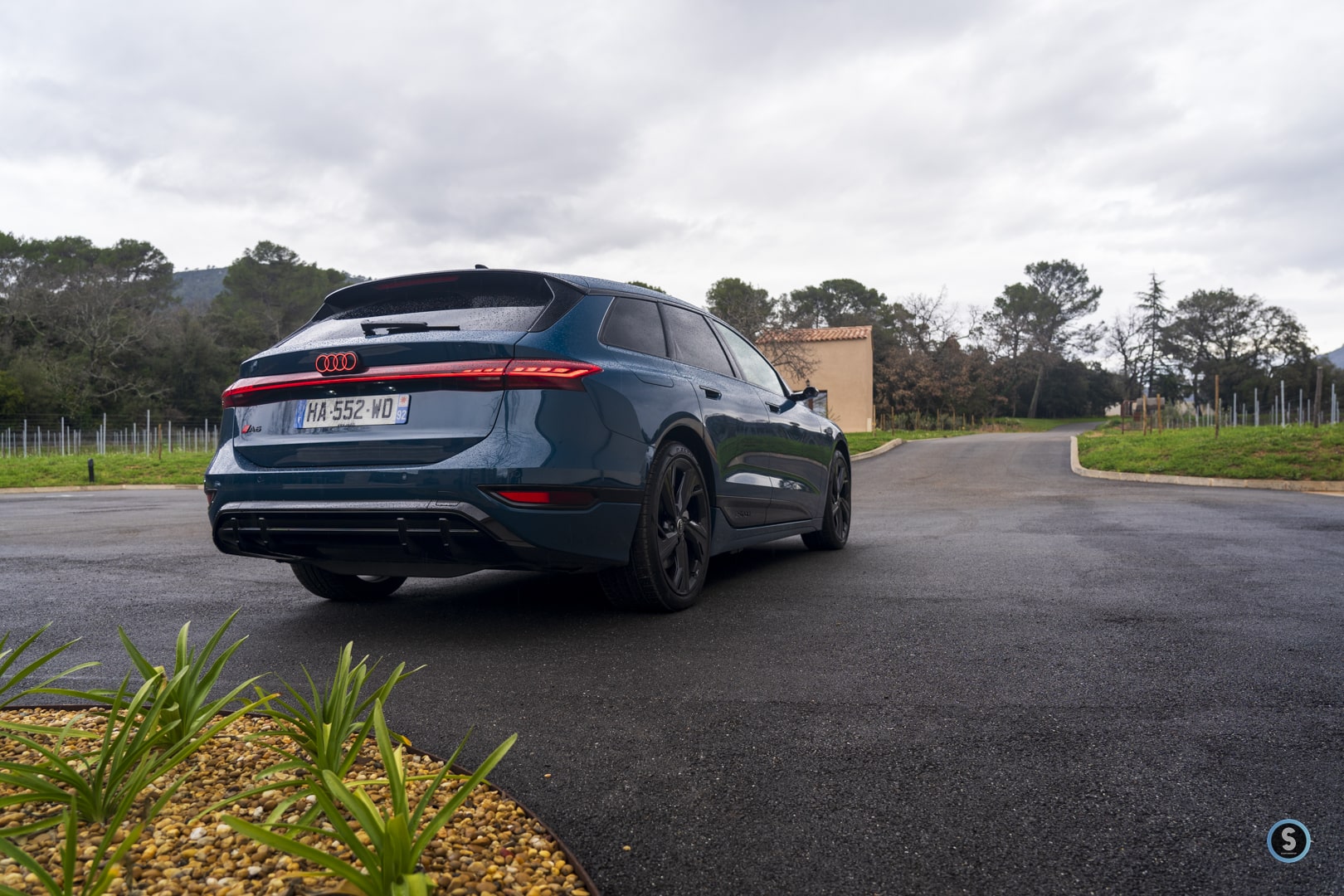 3/4 arrière Audi A6 Avant e-tron