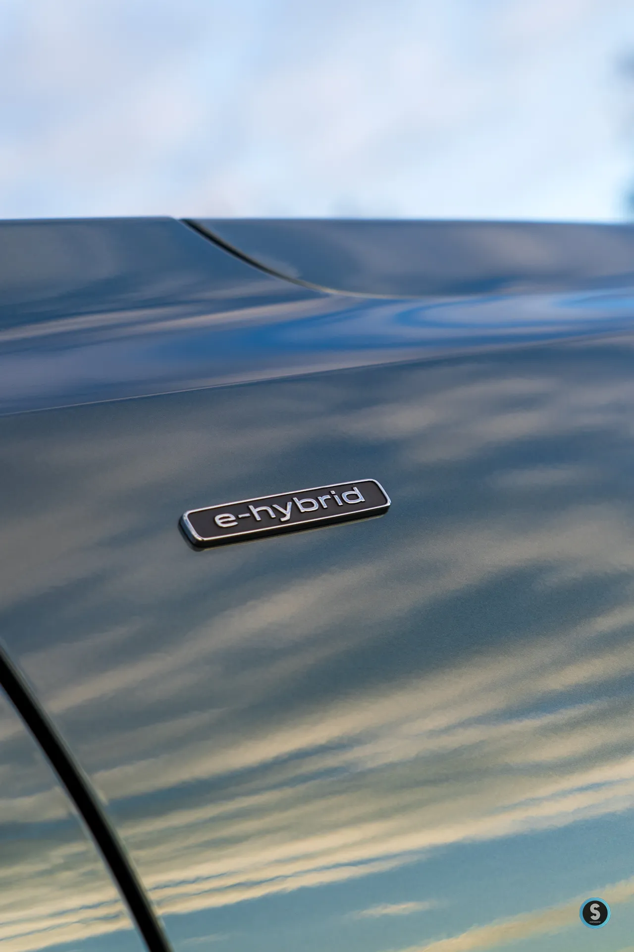 logo e-hybrid audi