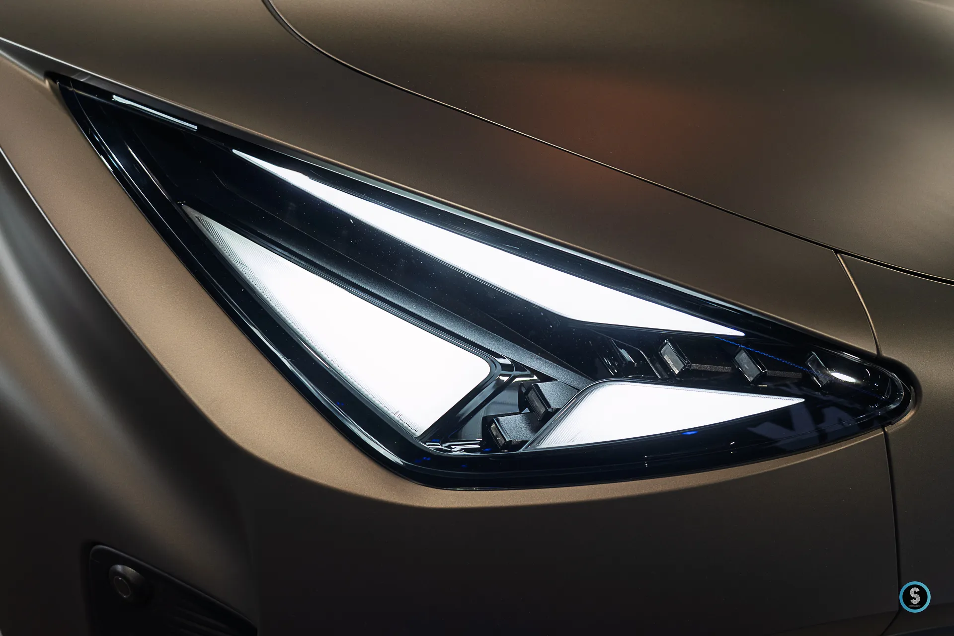 Feu avant Cupra Raval