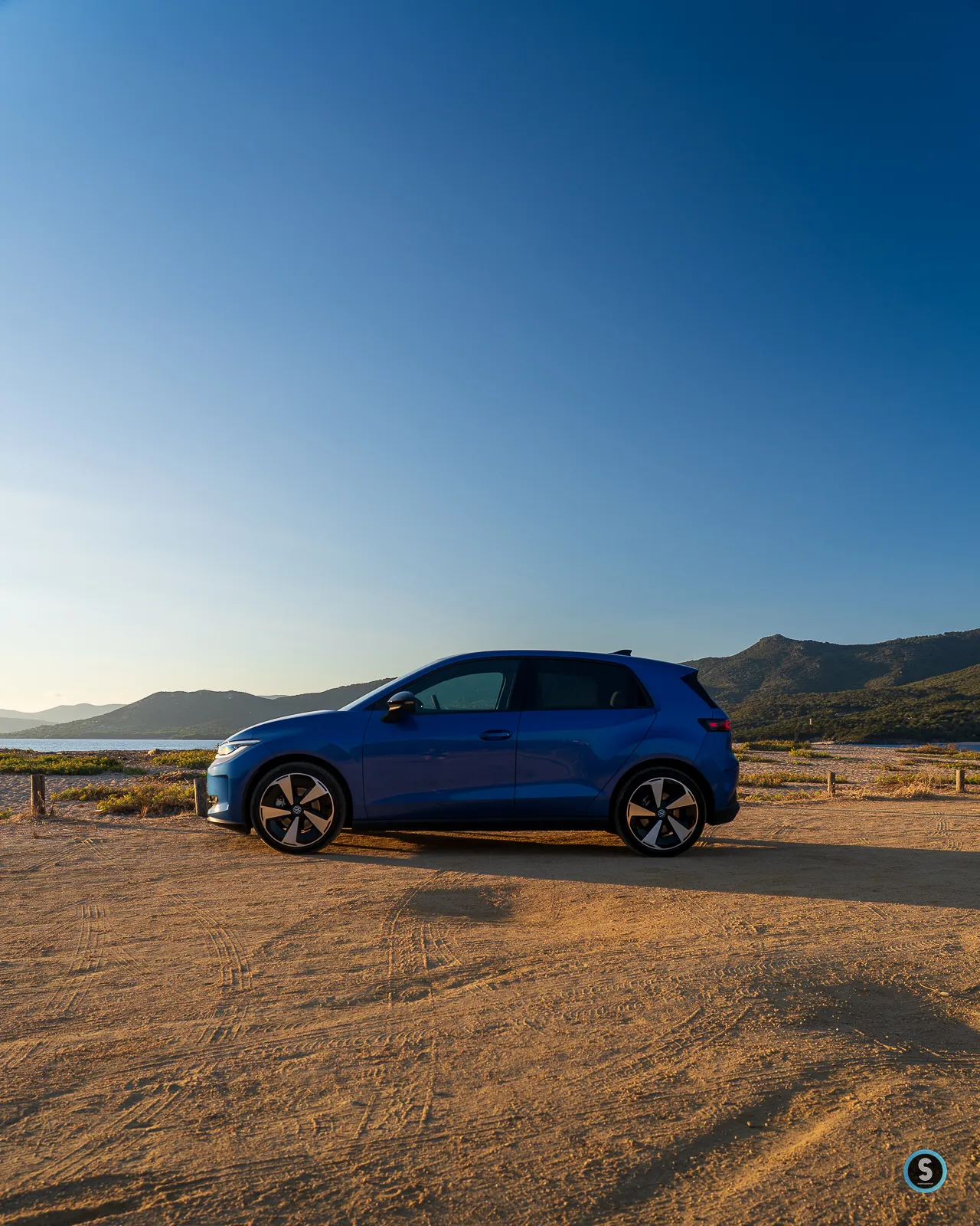 Volkswagen ID. Polo sur fond mer