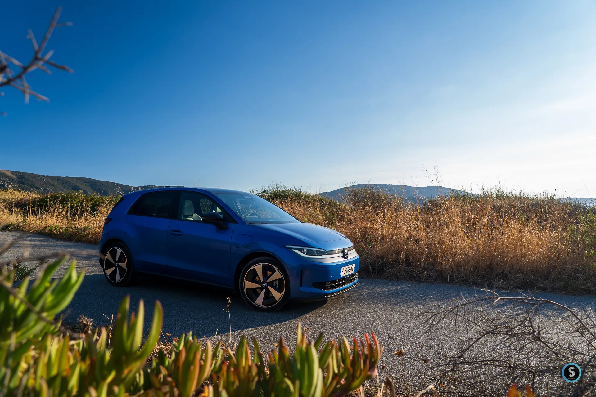 Volkswagen ID. Polo Bleu Céleste sur plante grace